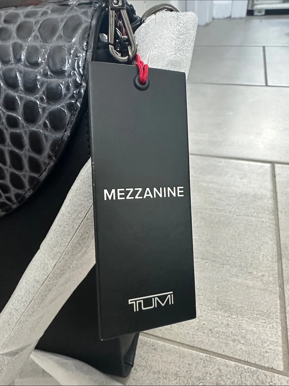 Tumi refined messenger